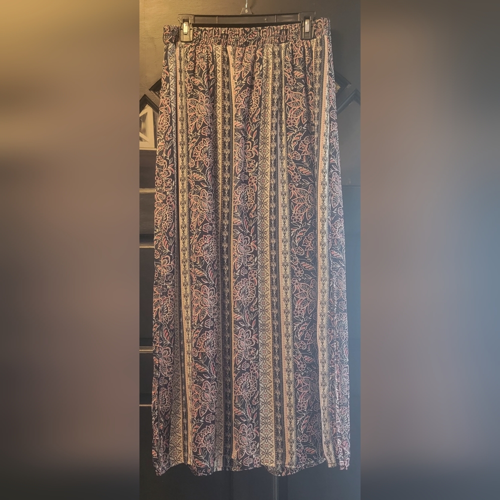 Women's Long, side split, skirt sz Med.